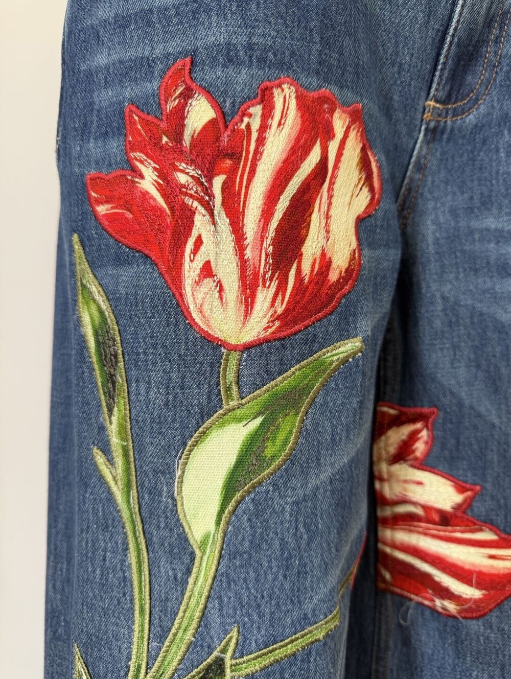 Alice + Olivia AMAZING EMBROIDERED JEAN - Picture 12 of 15